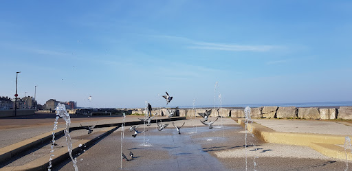 Promenade Water Fountains 20250808 160755 008